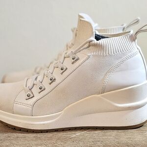 Wedge sneaker
